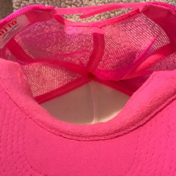 Roxy hat - Picture 2 of 2